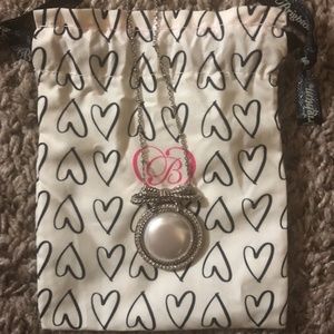 BRIGHTON My Flat In London Bow Pearl Necklace